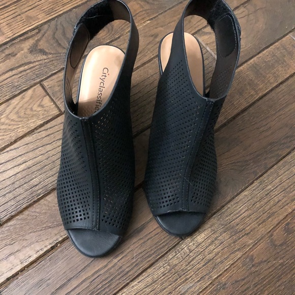 Cityclassified Shoes - PRICE DROP!!! Open toe block heels in black